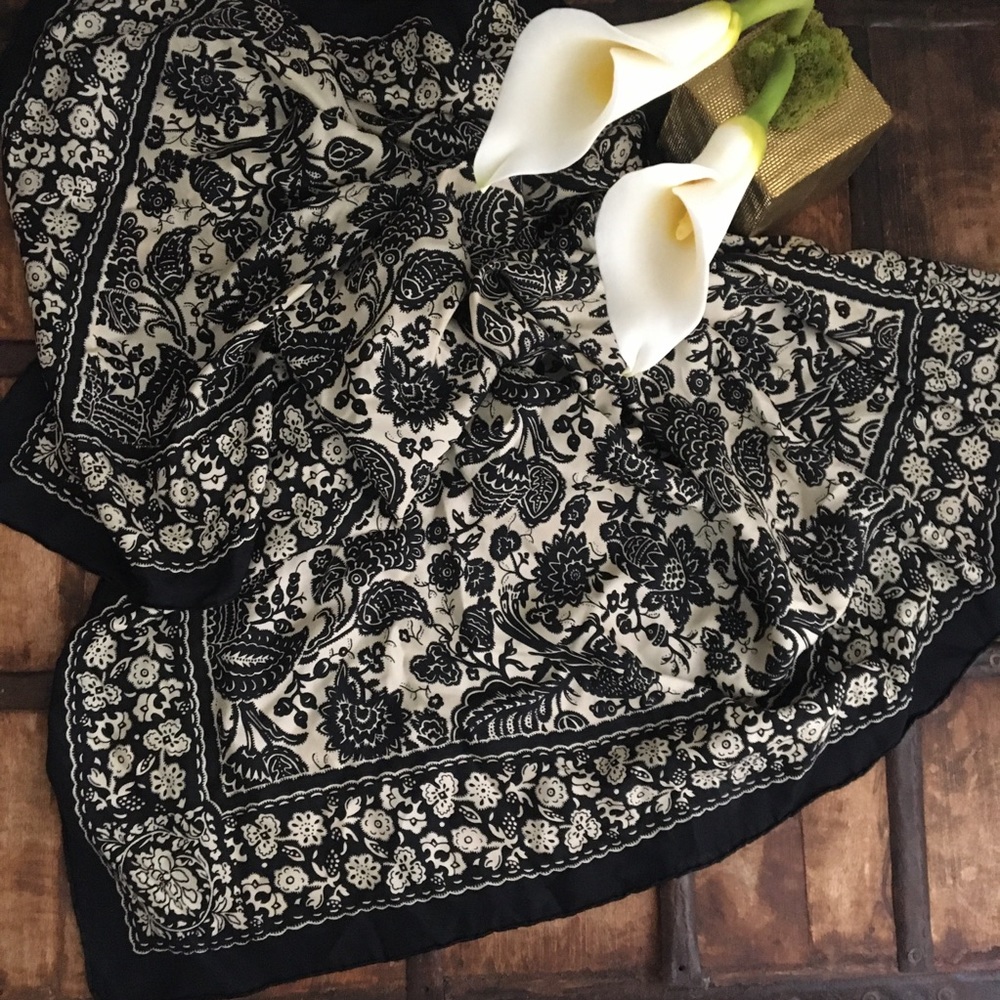 🌳🕊VINTAGE silk shawl